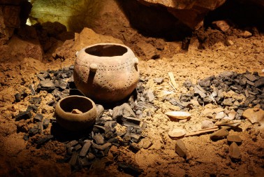 Historické nádoby jeskynních obyvatel