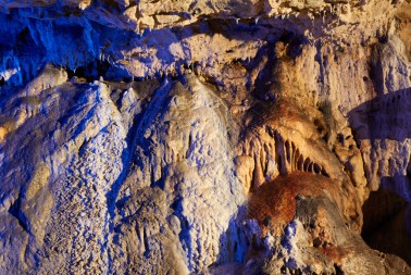 Krápníkový strop - stalaktity v Sloupsko-šošůvských jeskyních