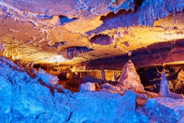 Krápníkový strop v jeskyni Balcarka v Ostrově u Macochy
