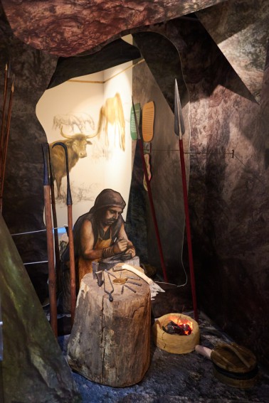 Dům přírody - historická expozice o životě lidí v jeskyních