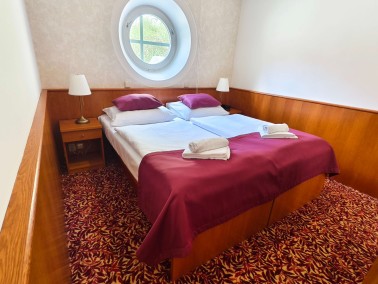 Komfortní dvoulůžkový pokoj s manželskou postelí v hotelu Skalní mlýn
